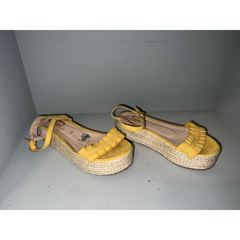 sandals - Picture 2 of 4
